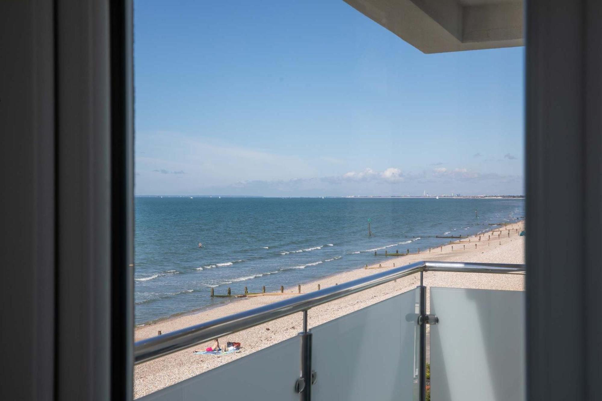 High-End Beachfront Getaway Sea View King Bed East Wittering Exterior photo